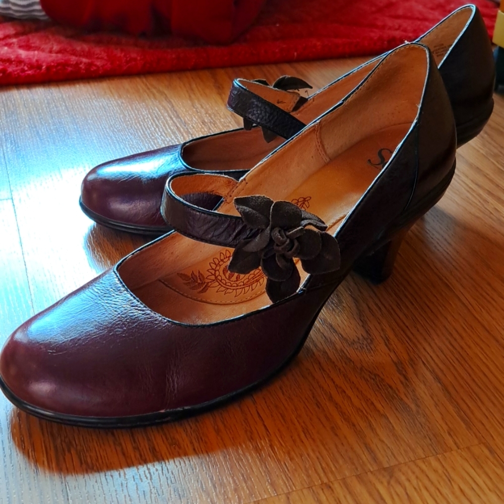 Sofft brown leather heel